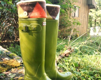 SLUGS Fleece Rain Boot Liners Cream with an Argyle Plaid Pattern Cuff, Fall Winter Autumn Fashion, Rustic Garden Style, Gift For A Gardener