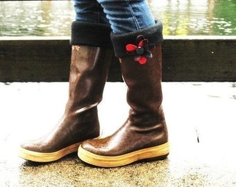 SLUGS Black Fleece Rain Boot Liners: Red Plaid Flower, Warm Boot Socks