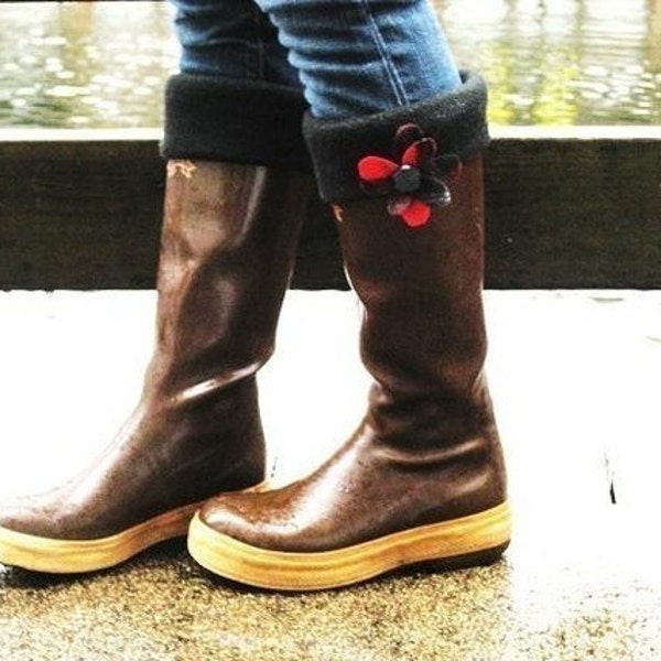 SLUGS Black Fleece Rain Boot Liners: Red Plaid Flower, Warm Boot Socks