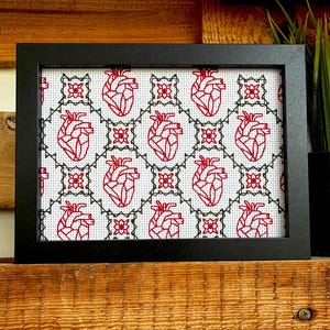 Patroon voor kruissteekborduurwerk "Anatomical heart Blackwork Style". Download pdf