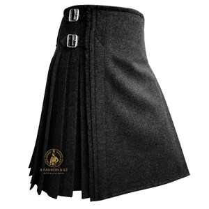 Authentique kilt en laine traditionnel écossais de 8 verges - Tailles de 28 po. à 62 po. Disponible en plus de 17 couleurs Black
