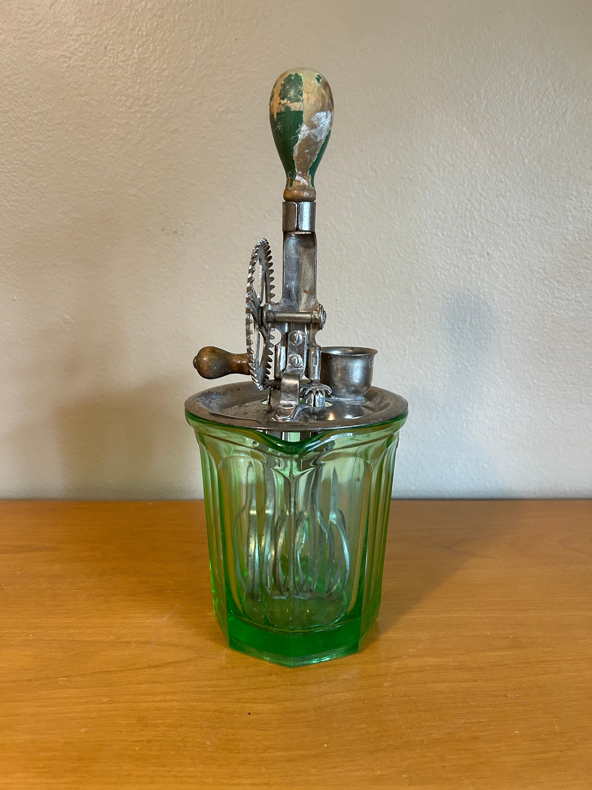 vintage an・an no.5 Antique Uranium Green A&J Glass Pitcher Rotary Hand Mixer Deco
