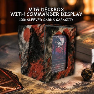 Peut inclure: Une boîte de jeu MTG rectangulaire avec une fenêtre d'affichage pour commandant, ornée d'une illustration rouge et noire d'un guerrier et d'un tigre. Le texte indique MTG DECKBOX WITH COMMANDER DISPLAY et 100+SLEEVED CARDS CAPACITY.