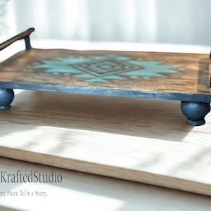 Bandeja elevadora de madera azteca hecha a mano / Decoración rústica de granja