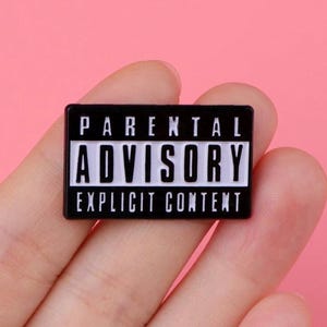 Ouderlijk advies: expliciete inhoud | Emaille speld | Muziekalbum badge broche | Hiphop-geïnspireerde reversspeld | Accessoire voor jas, rugzak en hoed