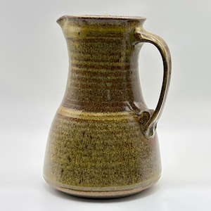 Vintage Studio Pottery stengodskanna med lock, rustik alpin keramikkanna, handgjord keramik från 1970-talet