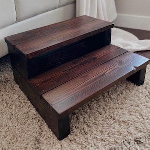 Taburete de madera de caoba roja