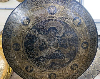 Maten van 35 tot 100 cm met drakengegraveerde Tibetaanse gong – krachtig instrument voor klankheling