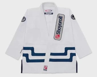 Conjunto de kimono Shoyoroll BJJ Gi JC blanco premium para Jiu Jitsu (chaqueta y pantalón) ligero con tejido perlado y rodillas reforzadas. Regalo ideal para entrenamientos y competiciones.