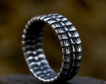 Vintage Drachenschuppenring für Männer - Strukturiertes Edelstahlband im Mittelalterstil