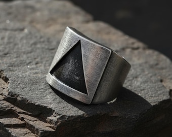 Vintage Triangle Edelstahlring - Herrenring mit gebürstetem Titan-Finish