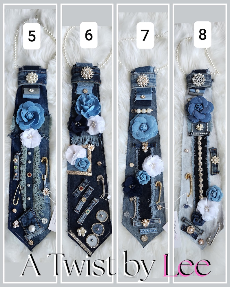 Puede incluir: Cuatro corbatas de mezclilla, cada una adornada con adornos como flores de tela, perlas y alfileres decorativos. Las corbatas son en tonos azules y est&aacute;n unidas a un collar de perlas. El texto "A Twist by Lee" est&aacute; en la parte inferior.