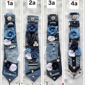 Puede incluir: Cuatro corbatas de mezclilla, cada una adornada con flores de tela, perlas y alfileres decorativos. Las corbatas est&aacute;n adornadas con varios detalles de mezclilla y est&aacute;n unidas a un collar de perlas. El texto "A Twist by Lee" est&aacute; en la parte inferior.