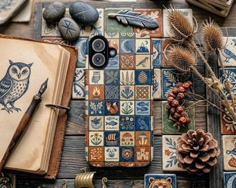 Scandi, telefoonhoesje volkskunst wildernis, vos beeruil paddenstoelmozaïek, stevige hoes