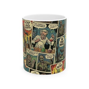 Puede incluir: Taza de cerámica blanca con un diseño de cómic. El diseño presenta un científico loco, zombis y bocadillos de texto con frases como "¡La fórmula es inestable!" y "¡Está vivo!"