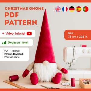Op de afbeelding: Een pluche kerstkabouter met een rode kegelvormige hoed, witte baard en rode voeten. Het PDF-patroon is voor een kabouter van 75 cm hoog. De afbeelding bevat de tekst "Christmas Gnome PDF Pattern" en "Beginner level".