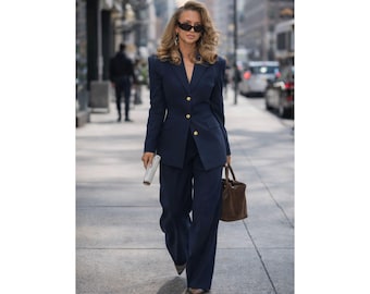Elegante conjunto de traje azul marino para mujer, blazer entallado con pantalones de pierna ancha, ropa formal de oficina, atuendo chic de estilo urbano.
