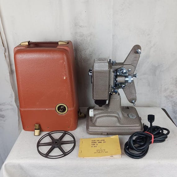 Vintage 1940's Revere 8mm Film Projector With Case - Etsy