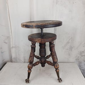 Antique John Gertz Piano Stool With Claw And Ball Feet