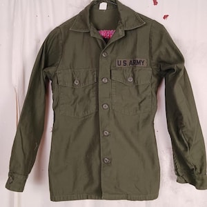 Vintage 1960&#39;s US Army OG 107 Cotton Sateen Shirt Size Small