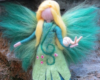 Vallery - Ange en feutre - Feutré à l'aiguille et inspiration Waldorf, ange en laine, poupée