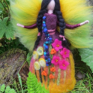 S&#39;umme Flower fairy, Waldorf inspired felted wool doll, (price for one)