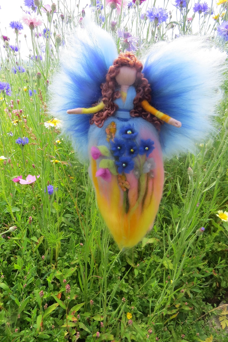 Garden flower Fairy, Waldorf inspried wool needle felted doll image 4