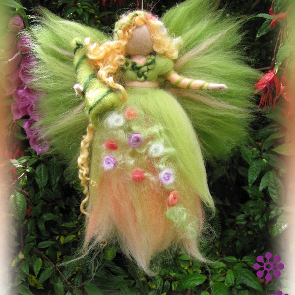 Gwanwyn Spring Fairy fieltro con aguja e inspiración waldorf