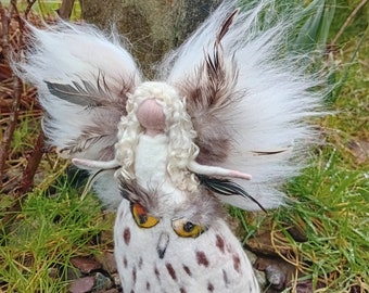 Fée hibou, poupée en laine feutrée inspirée de Waldorf (prix pour un)