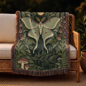 Luna Moth geweven plaid, Cottagecore boswandtapijt, cadeau voor natuurliefhebbers