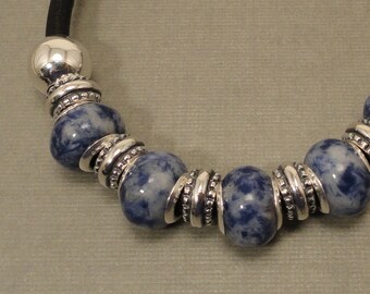 Sodalite, argento e cinturino in pelle