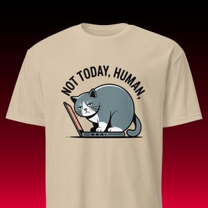 Katze Laptop T-Shirt bringt humorvollen Home Office Vibe und entspannten Work Life Balance Style direkt in dein Alltag Outfit
