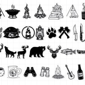 Pu&ograve; includere: Una collezione di illustrazioni in bianco e nero a tema campeggio. Include immagini di fal&ograve;, pentole, asce, coltelli, animali come un orso e un cervo, una chitarra, una bottiglia di birra e una torcia.