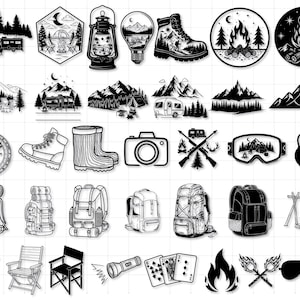 Pu&ograve; includere: Una collezione di adesivi in bianco e nero a tema campeggio. I disegni includono una bussola, scarponi da trekking, una macchina fotografica, uno zaino, una lanterna, un fal&ograve;, una tenda, un camper e altri elementi di avventura all'aperto.