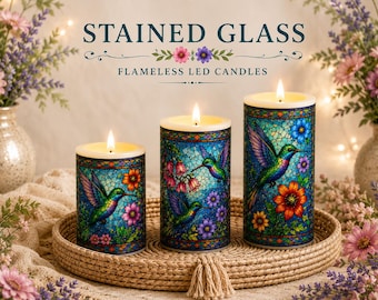Juego de 3 velas sin llama con diseño de colibrí en vidrieras / Velas LED cilíndricas / Decoración colorida de colibrí / Juego de velas a pilas