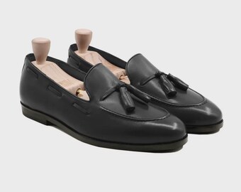 Mocasines de cuero negro con borlas para hombre / Zapatos formales clásicos sin cordones hechos a mano