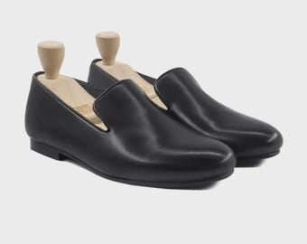 Mocasines negros de cuero para hombre: zapatos de vestir minimalistas y formales