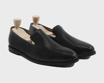 Mocasines de esmoquin de piel negra: zapatos de vestir formales sin cordones hechos a mano para bodas.