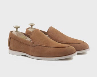 Mocasines de ante color canela para hombre: zapatos de cuero con puntera de mocasín hechos a mano