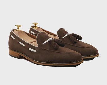 Mocasines de ante marrón con borlas para hombre: zapatos de vestir italianos sin cordones