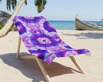 Żywy fioletowy ręcznik plażowy z nadrukiem tie-dye, kolorowy ręcznik letni