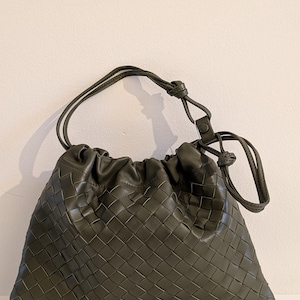 Elegante gewebte Lederhandtasche