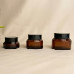15g 30g 50g bärnstensfärgad krämburk i glas med svart lock, återfyllningsbar kosmetikaburk, tom balsambehållare med innerfoder, reseförpackning för hudvård