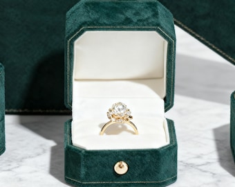 Caja de terciopelo estilo vintage para anillos: Joyería de compromiso verde oscuro, ideal como regalo.