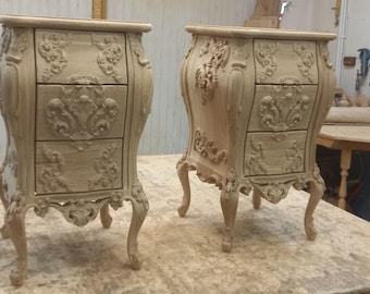 Barocker Nachttisch, geschnitzter Nachttisch, Eiche Buche Esche, verzierte französische Kommode, handgefertigte Schlafzimmermöbel, luxuriöse Aufbewahrung, 3 Schubladen