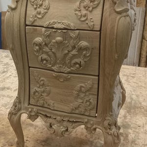 Mesita de noche barroca, mesa auxiliar tallada, roble, haya y fresno, cómoda francesa ornamentada, muebles de dormitorio hechos a mano, almacenamiento de lujo, 3 cajones.