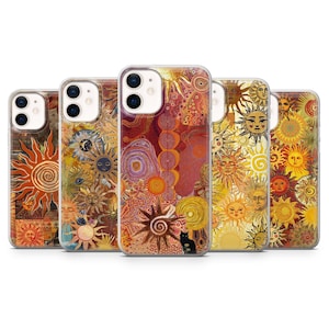 Peut inclure: Une collection de cinq coques de téléphone aux motifs artistiques et vibrants. Chaque coque présente un motif unique sur le thème du soleil, dans des couleurs chaudes comme l'orange, le jaune et le rouge. Les motifs comprennent des visages de soleil stylisés et des formes géométriques complexes.