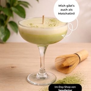 Matcha Martini Kerze im Cocktailglas, ästhetische grüne Tee Kerze mit Holzdocht, handgemachte Deko Kerze, Matchatini