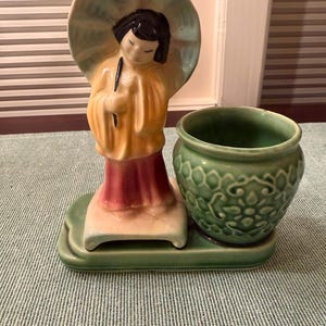 Shawnee Pottery Asian Girl Planter, USA, #701,1940, Mid Century Modern, 6.25"x5"