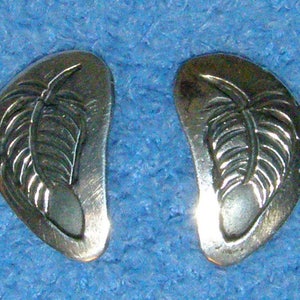 Fine Vintage Navajo Willie Yazzie Sr. Sterling 925 Feather Post Earrings Signed Excellent Condition 3/4&quot; outstanding little gems!